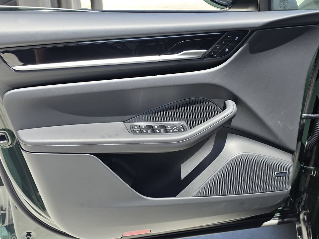 New 2026 Porsche Macan Electric RWD image 13