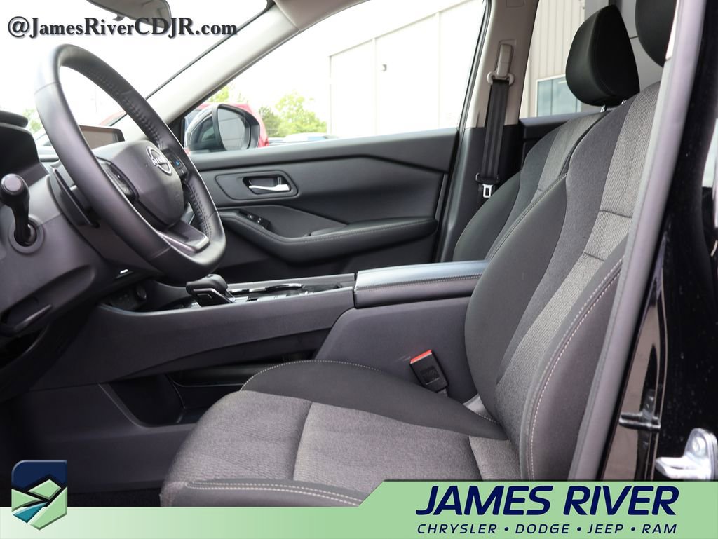 Used 2025 Nissan Rogue SV FWD image 23