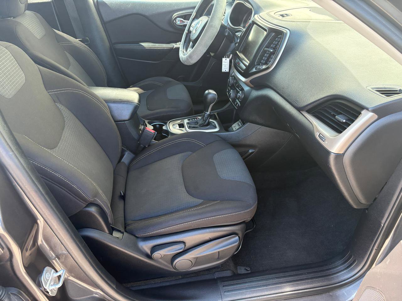 Used 2016 Jeep Cherokee Latitude image 13