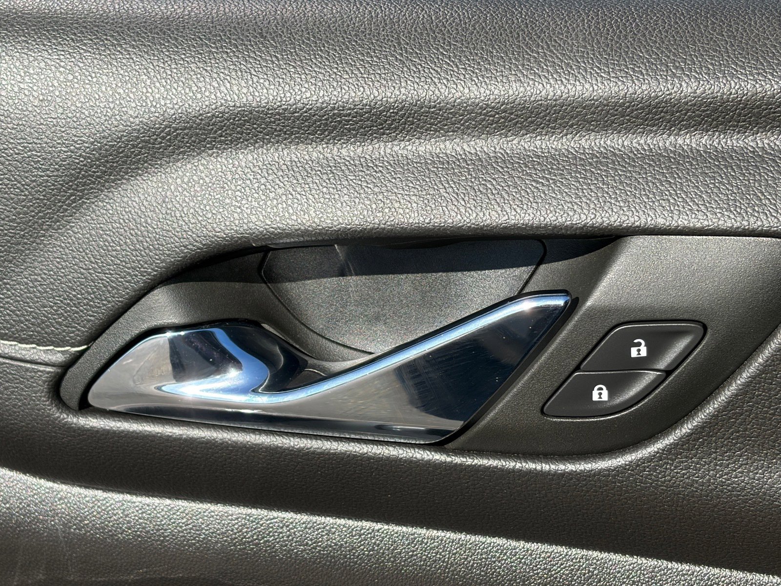 Used 2023 GMC Acadia SLE w/ Driver Convenience Package FWD image 18