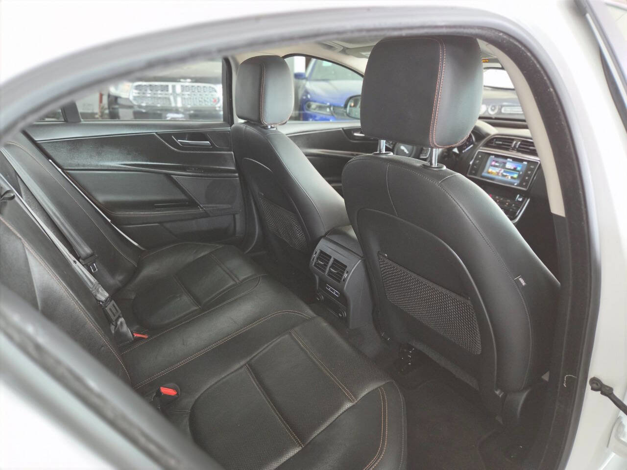 Used 2017 Jaguar XE Prestige RWD image 23
