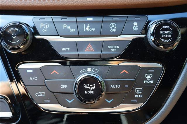 Used 2020 Chrysler Pacifica Limited FWD image 19