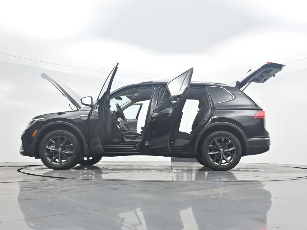 Used 2023 Volkswagen Tiguan SE FWD image 44