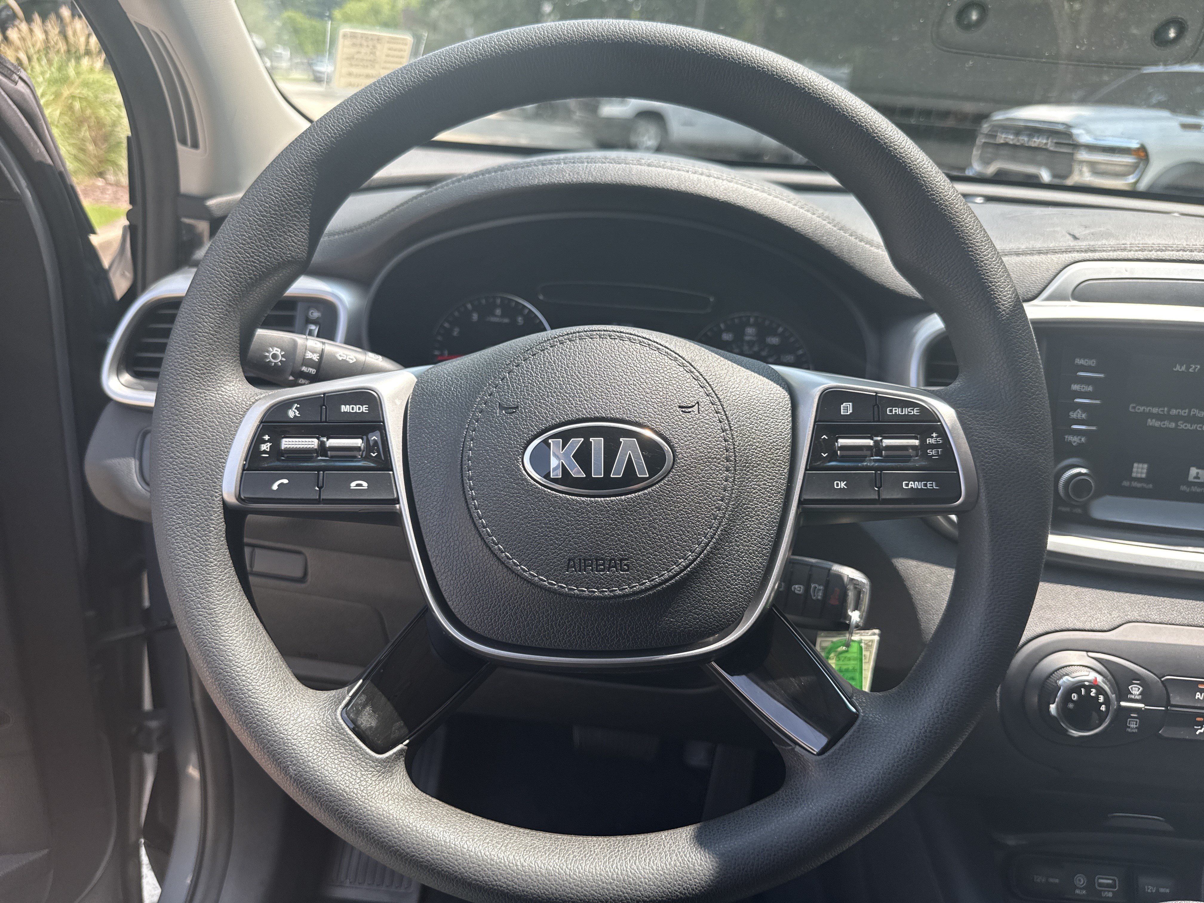 Used 2020 Kia Sorento LX FWD image 23