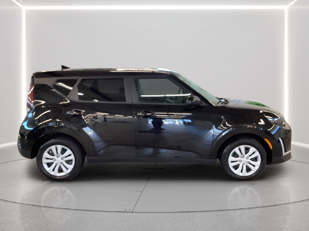 Certified 2023 Kia Soul LX FWD image 6