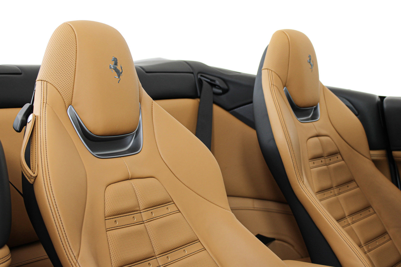 Certified 2023 Ferrari Portofino M RWD image 33