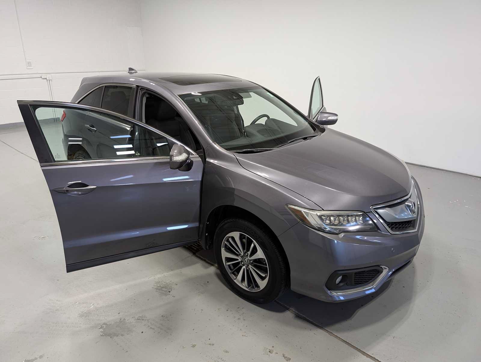 Used 2017 Acura RDX w/ Advance Package AWD/4WD image 16