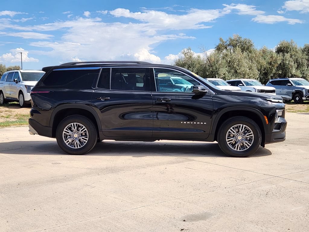 Used 2025 Chevrolet Traverse LT w/ Driver Confidence Package FWD image 4