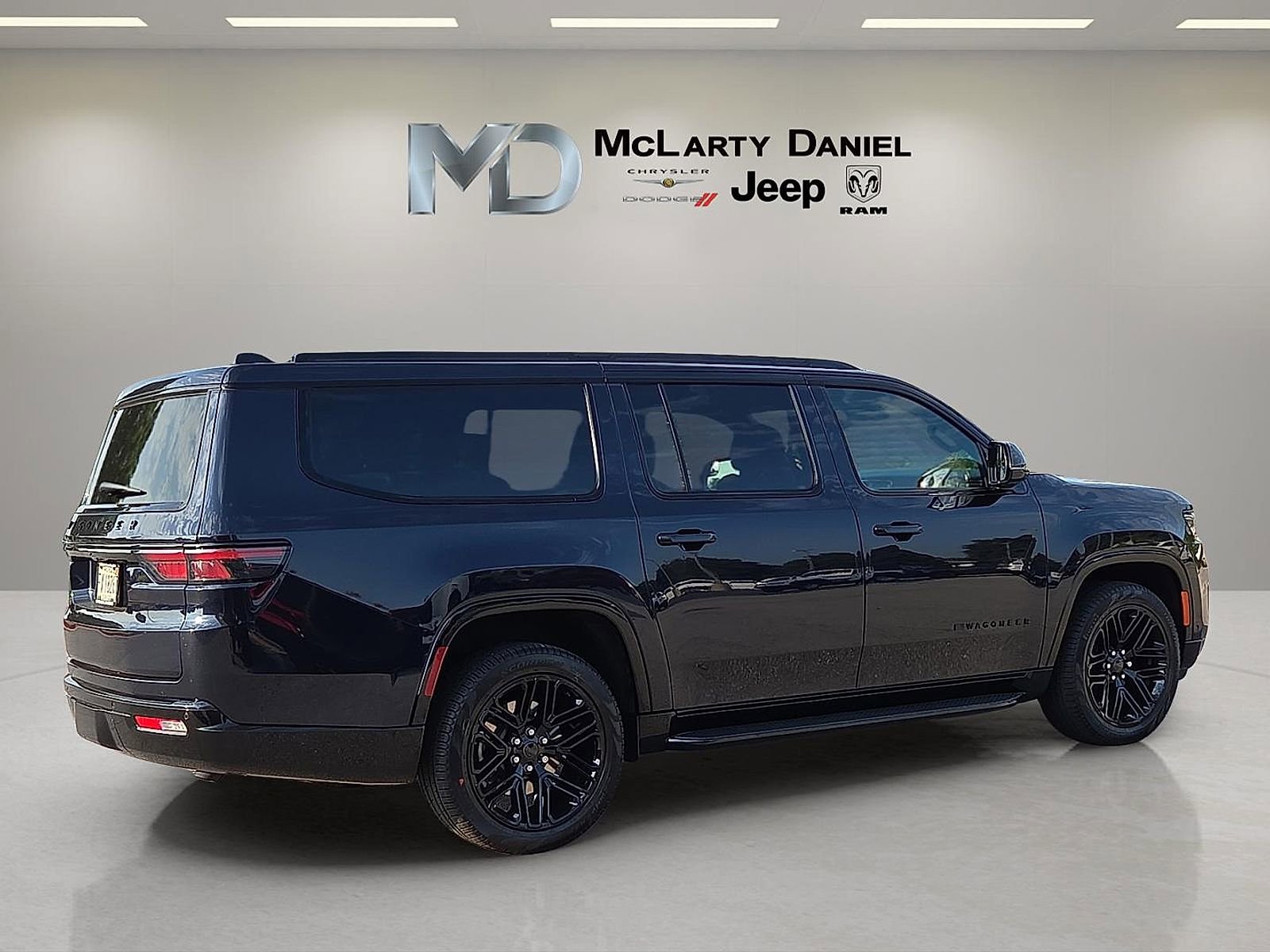 New 2025 Jeep Wagoneer L Series II w/ Premium Group I image 5