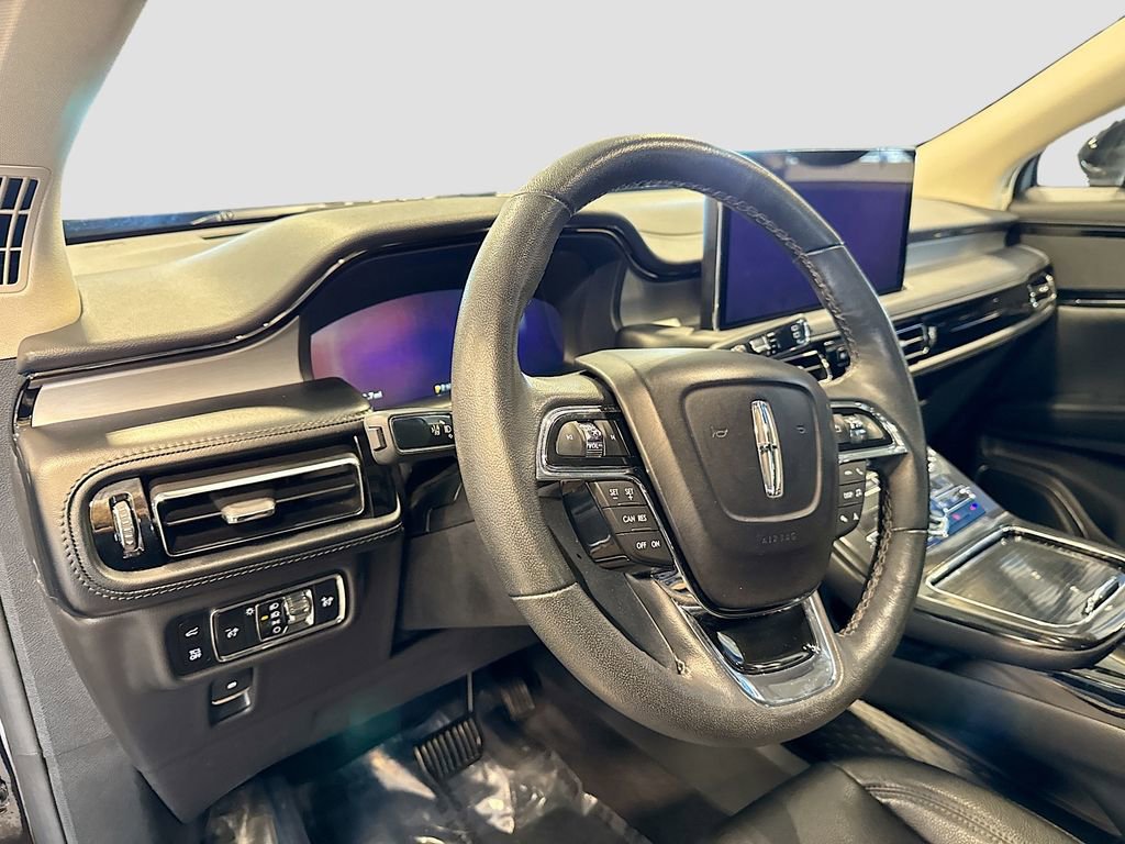 Used 2023 Lincoln Nautilus AWD w/ Premium Package image 9