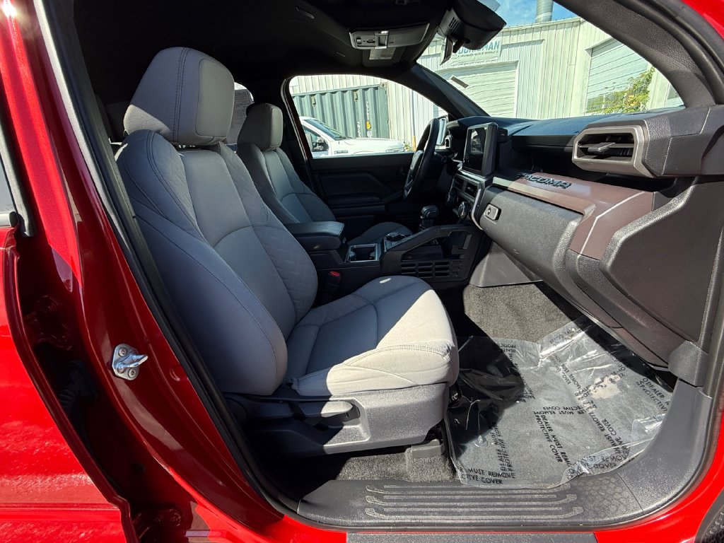 Used 2025 Toyota Tacoma SR5 AWD/4WD image 24