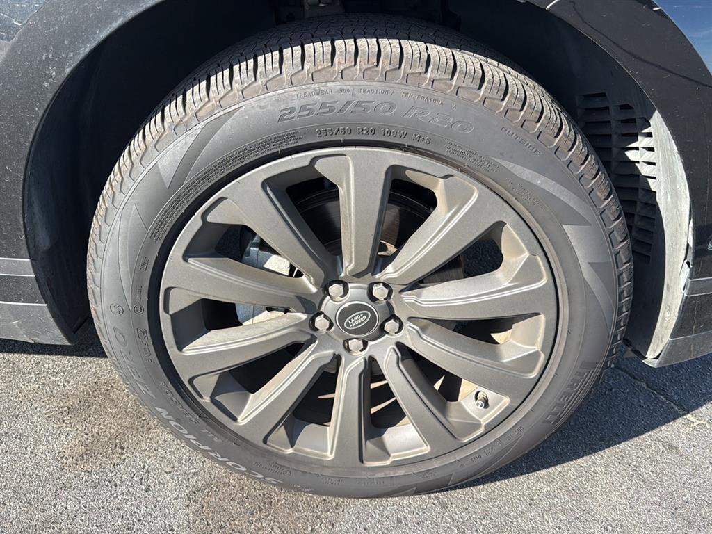 Used 2018 Land Rover Range Rover Velar R-Dynamic SE AWD/4WD image 6