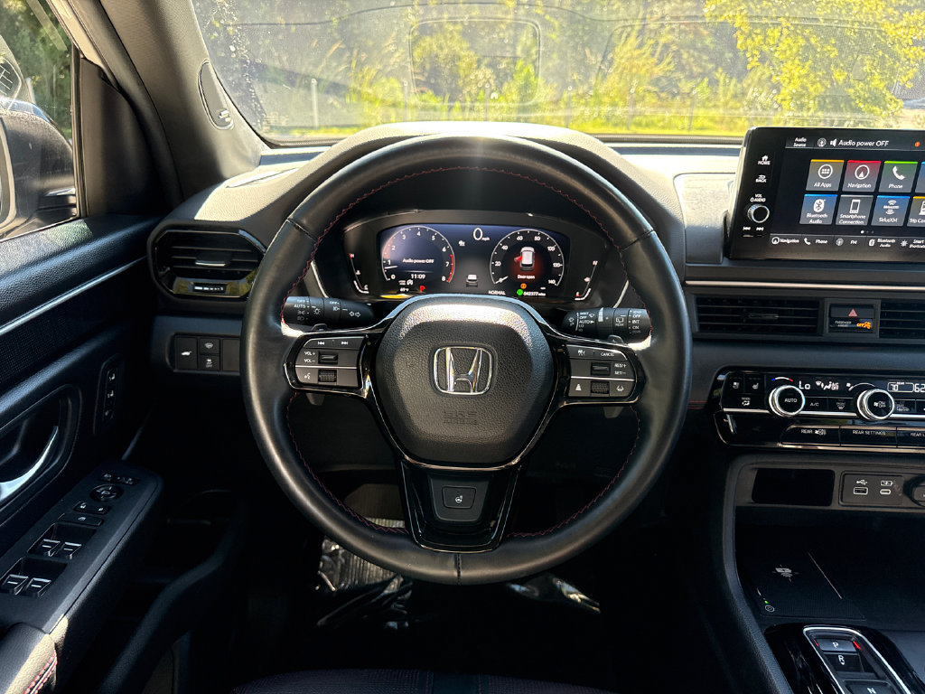 Certified 2025 Honda Pilot Black Edition image 21