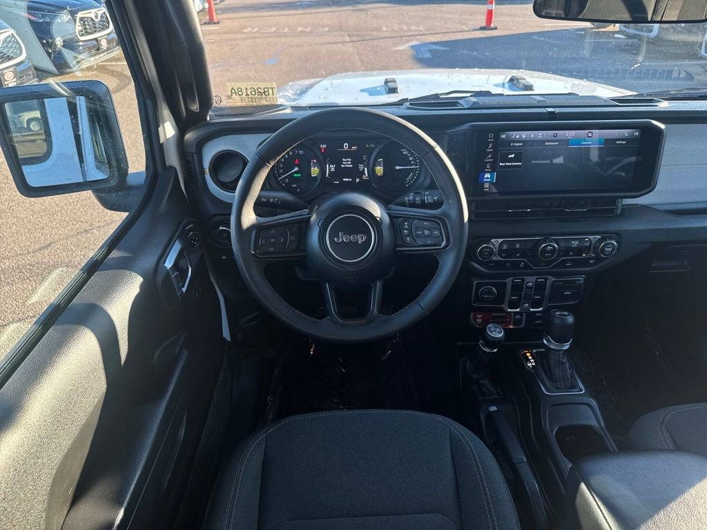 Used 2024 Jeep Wrangler Unlimited image 12