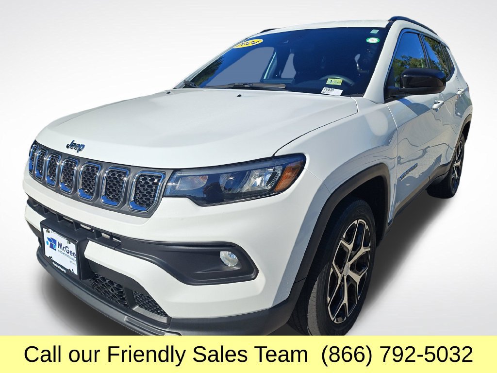 Used 2024 Jeep Compass Latitude AWD/4WD image 1