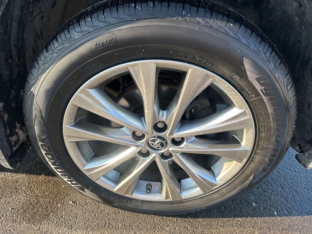 Used 2018 Toyota RAV4 Limited w/ Advanced Technology Package image 30