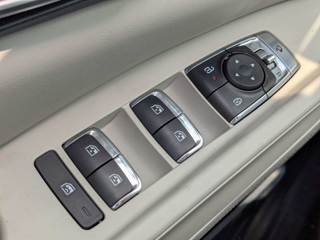 Used 2025 Kia Carnival SX FWD image 23