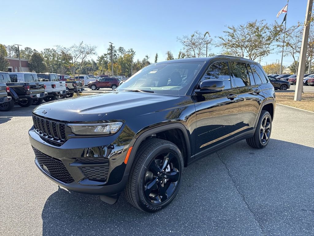 New 2025 Jeep Grand Cherokee Altitude image 7
