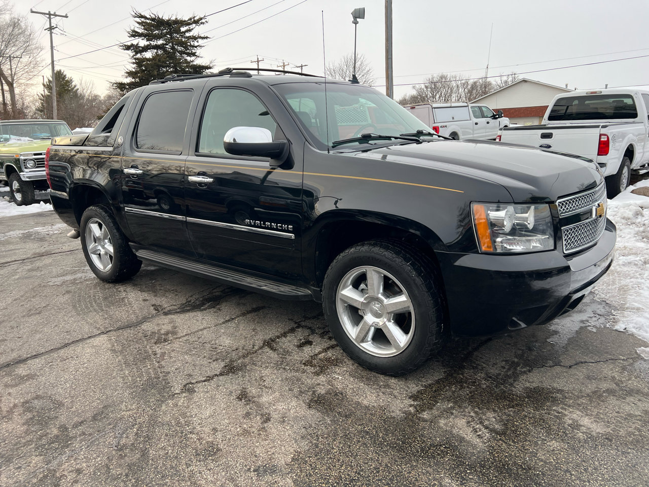 Used 2013 Chevrolet Avalanche LTZ image 3