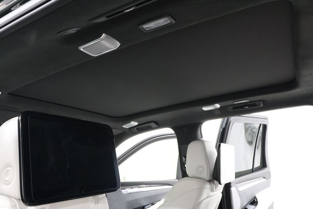 Used 2025 Cadillac Escalade V AWD/4WD image 8