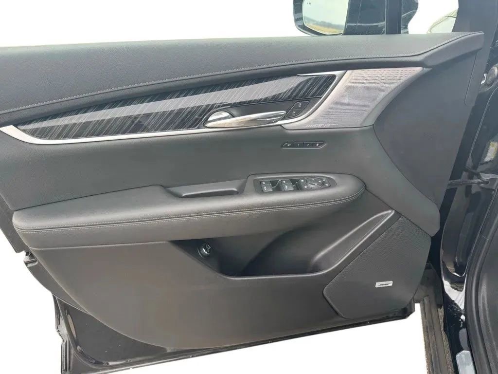 Used 2024 Cadillac XT6 Premium Luxury w/ Technology Package image 11