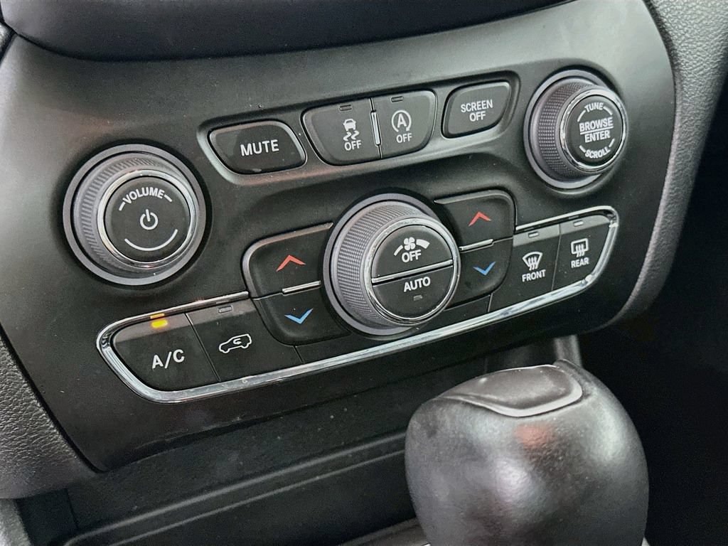 Certified 2023 Jeep Cherokee Altitude Lux AWD/4WD image 25