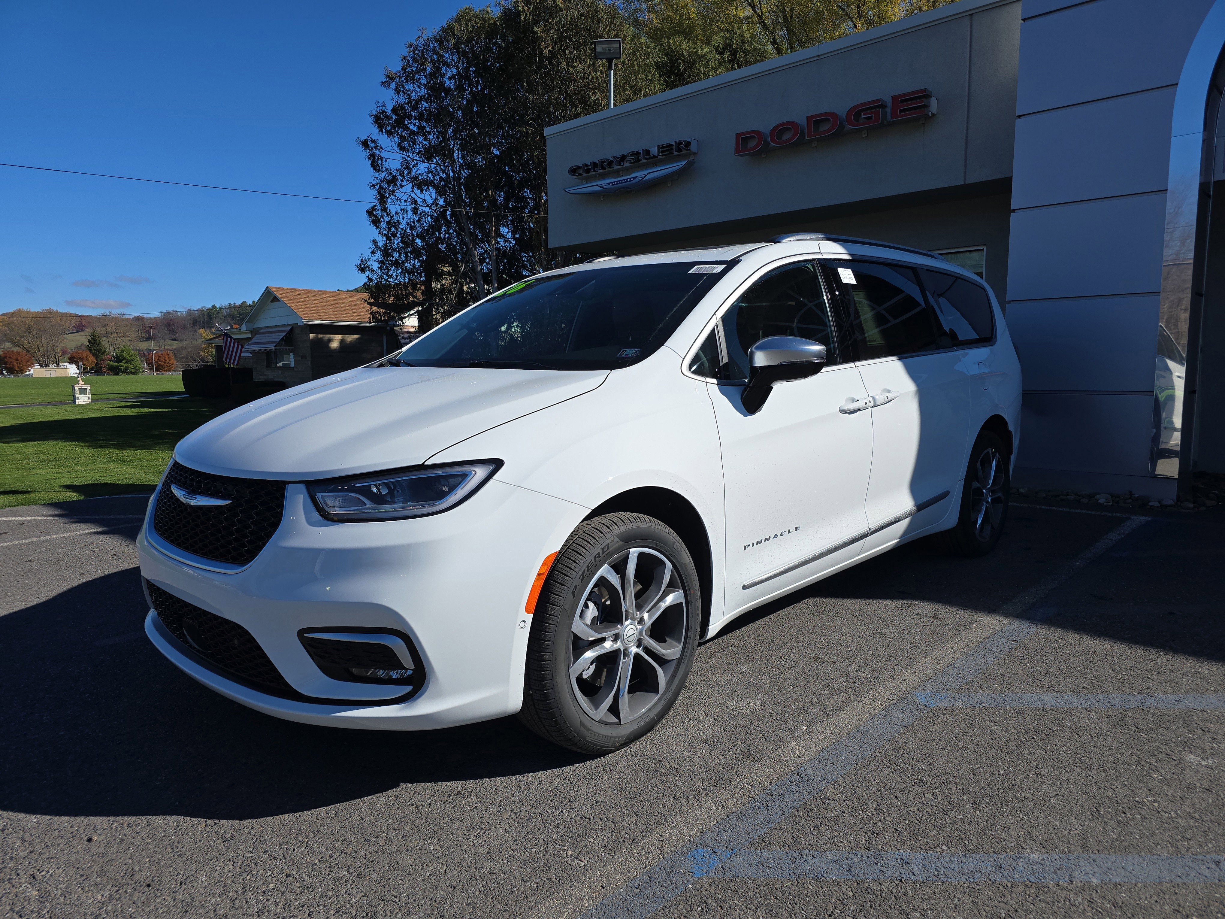 New 2026 Chrysler Pacifica Pinnacle image 9