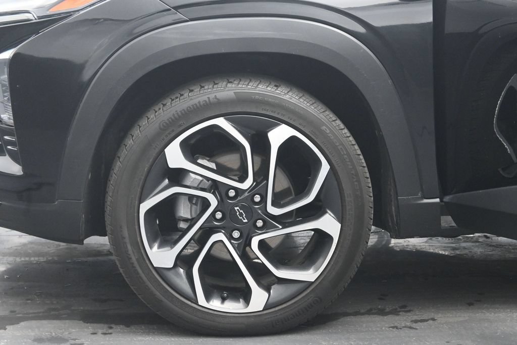 Used 2025 Chevrolet Trax RS w/ Sunroof Package FWD image 29