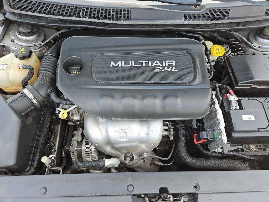Used 2015 Chrysler 200 Limited w/ Convenience Group FWD image 7