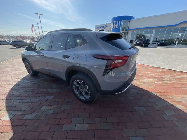 Used 2025 Chevrolet Trax LT w/ Driver Confidence Package image 14