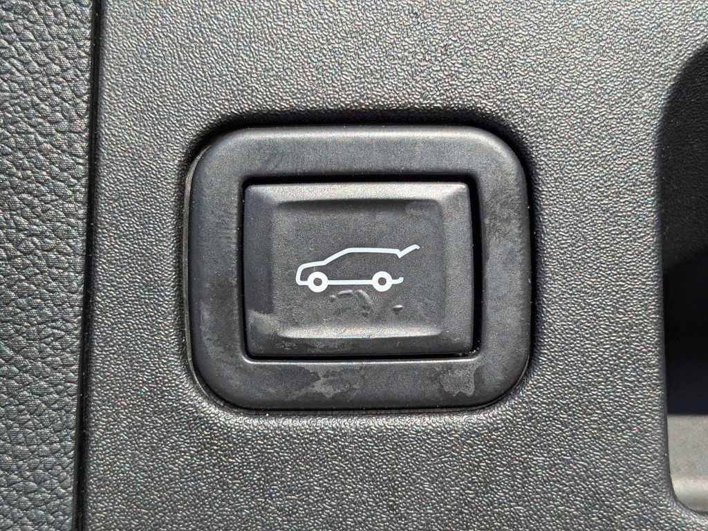 Used 2021 Cadillac XT4 Premium Luxury FWD image 12