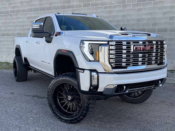 Used 2024 GMC Sierra 3500 Denali w/ Technology Package AWD/4WD image 2
