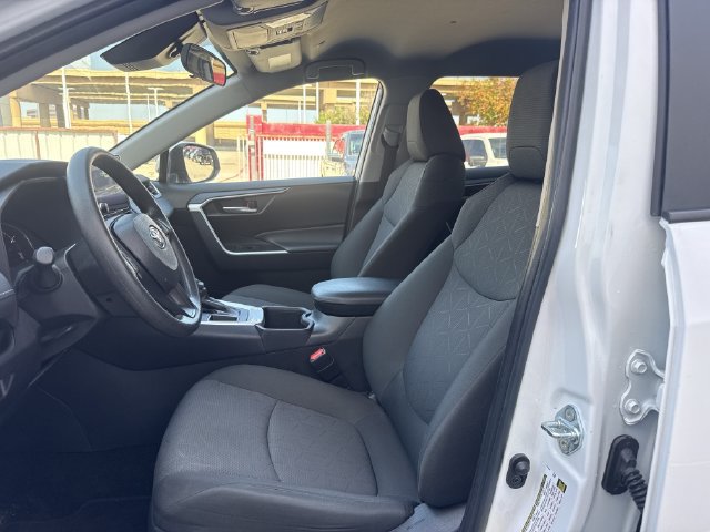 Used 2025 Toyota RAV4 XLE FWD image 26