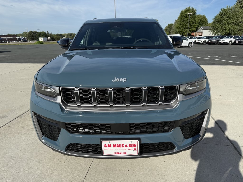 New 2027 Jeep Grand Cherokee Limited w/ Trailer Tow Package AWD/4WD image 3