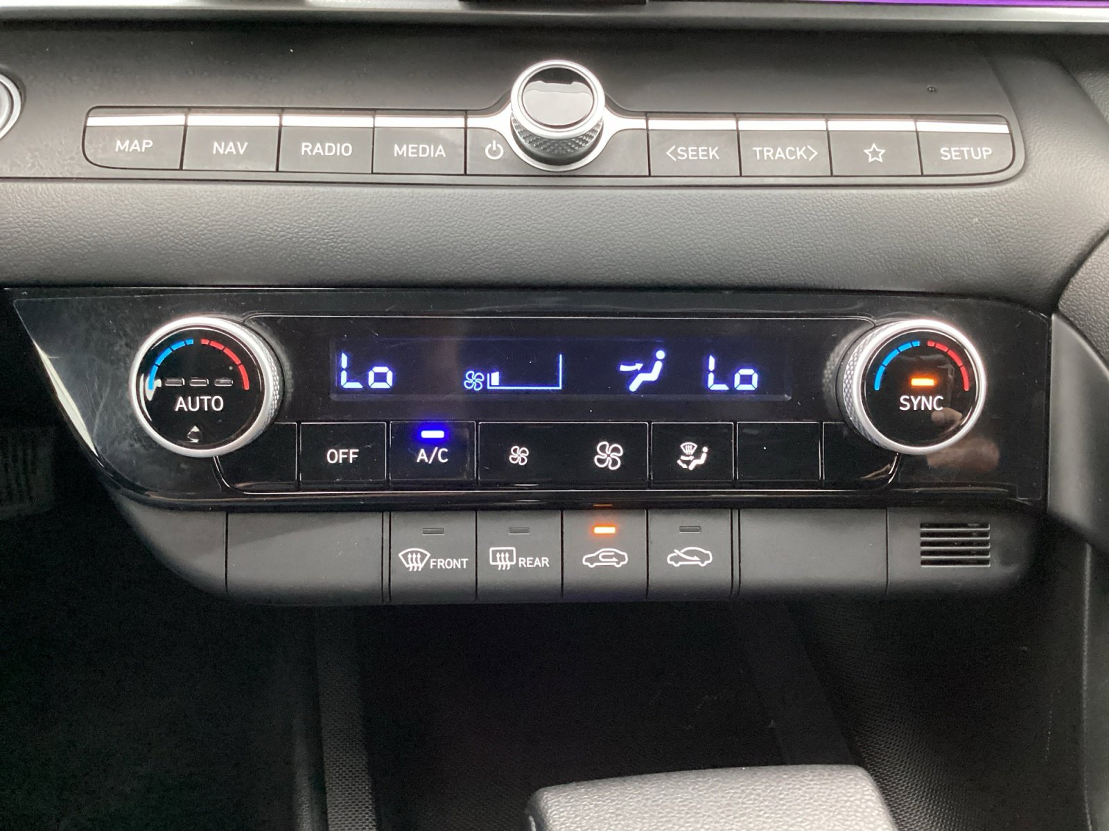 Used 2024 Hyundai Elantra SEL image 22