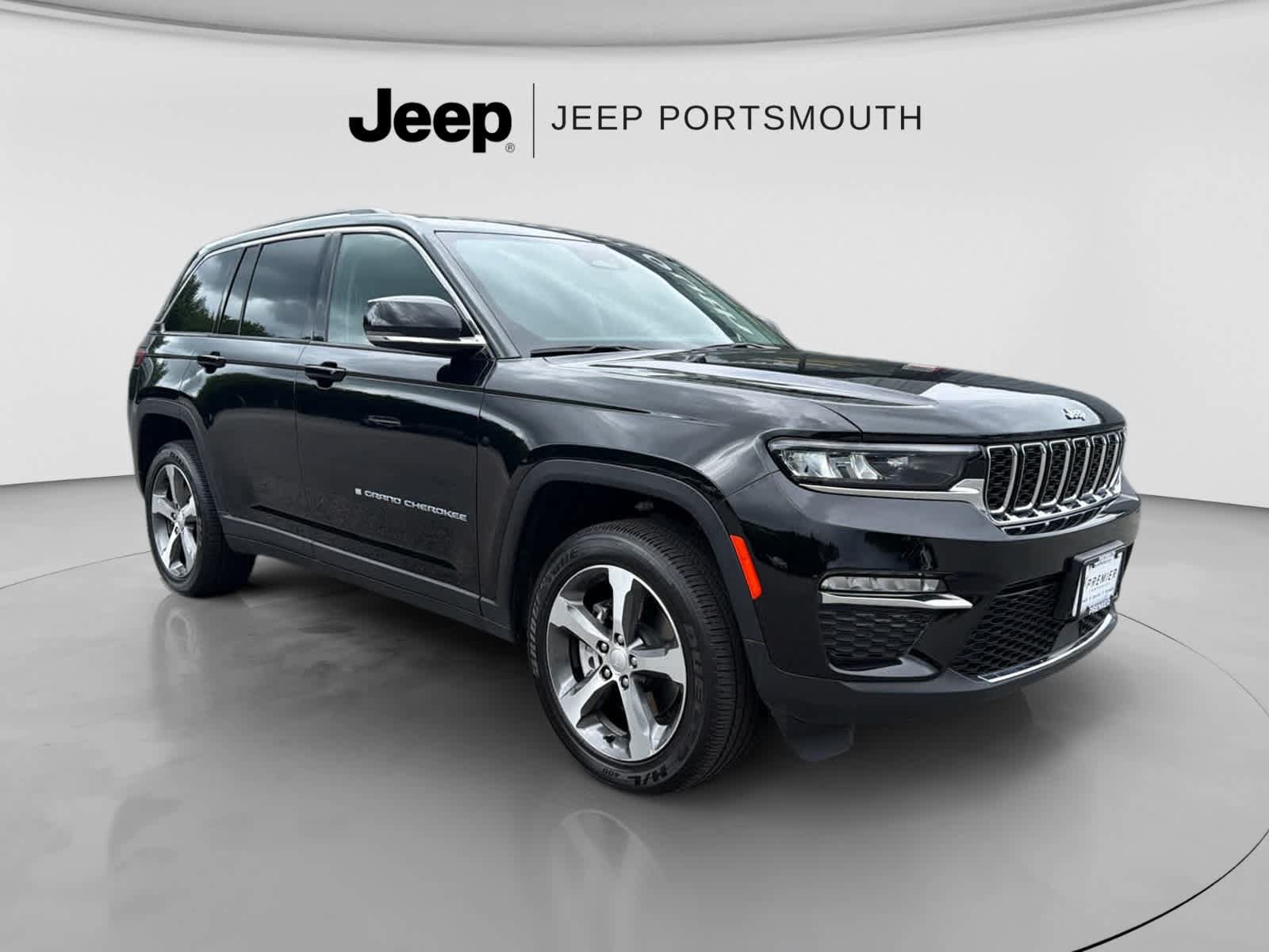 Used 2023 Jeep Grand Cherokee 4WD 4xe image 2