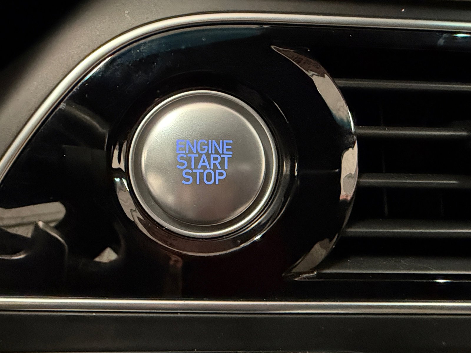 Used 2023 Genesis G70 2.0T w/ Sport Prestige Package image 34