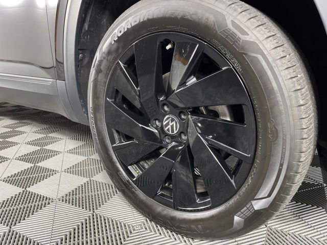 Used 2024 Volkswagen Atlas SE w/ Black Wheel Package image 14