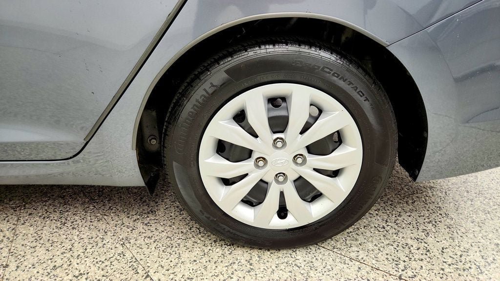 Used 2020 Hyundai Accent SE FWD image 9