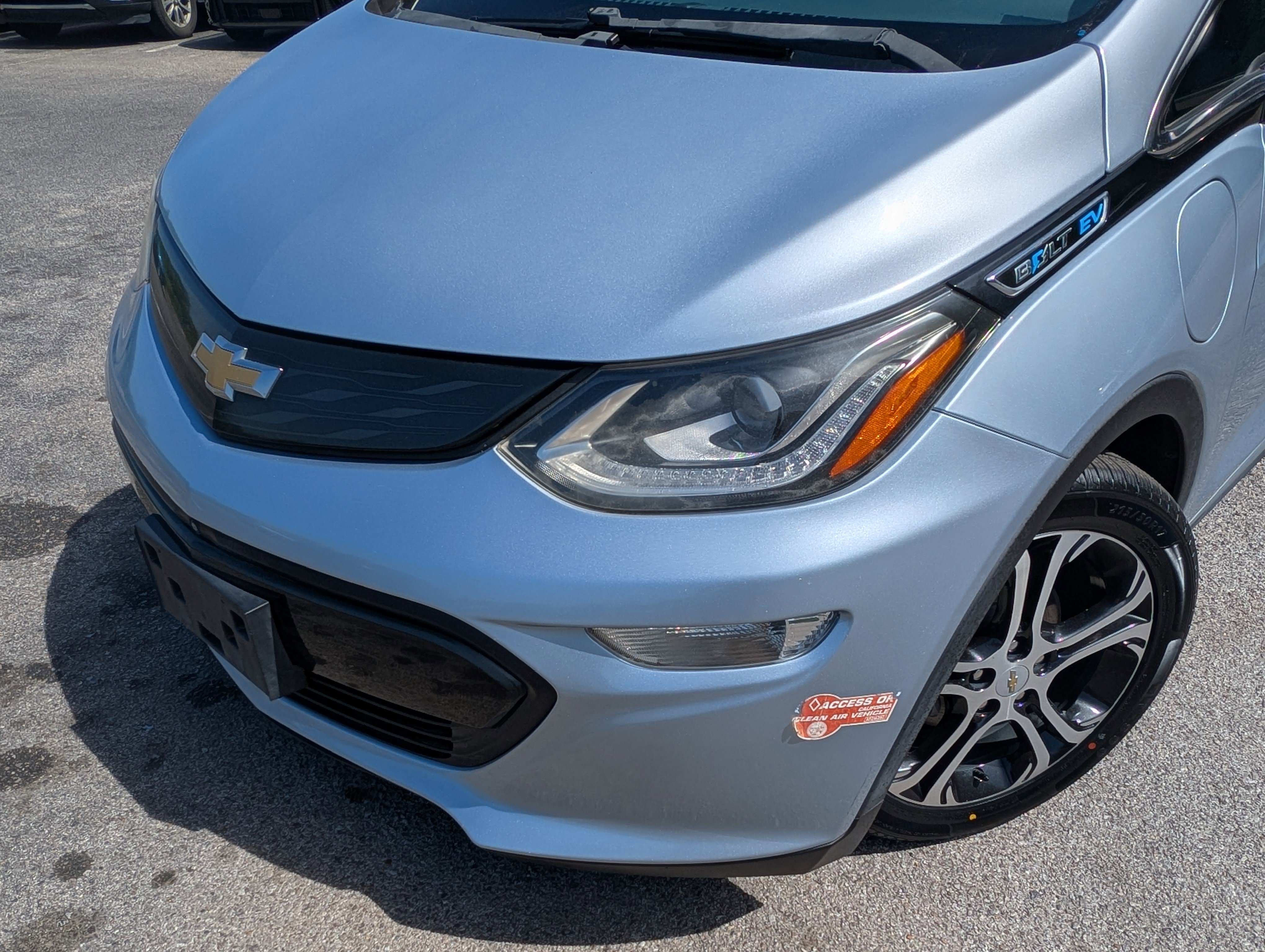 Used 2017 Chevrolet Bolt Premier w/ Driver Confidence II Package image 13