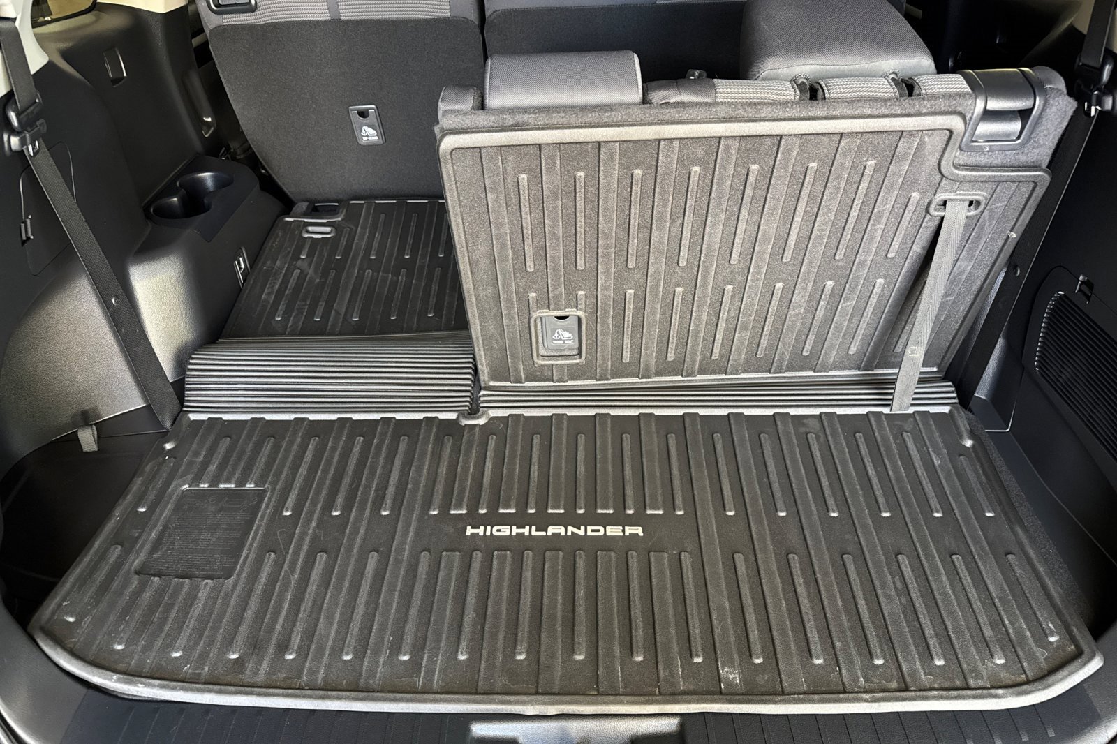 Used 2024 Toyota Highlander LE image 16