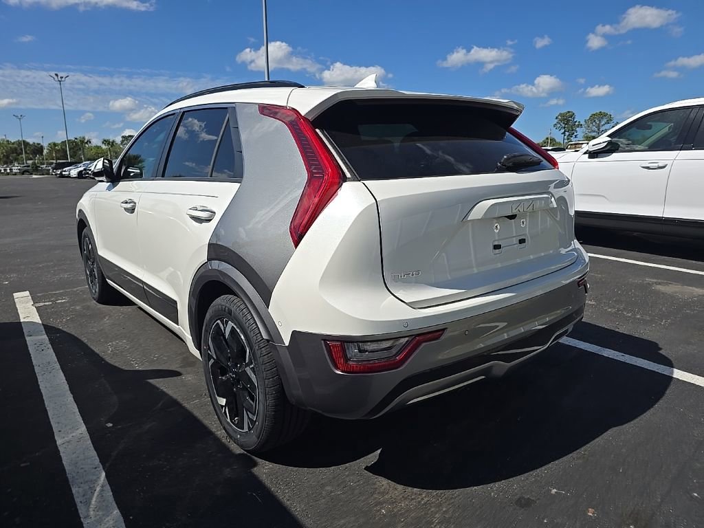 Certified 2023 Kia Niro Wave image 7