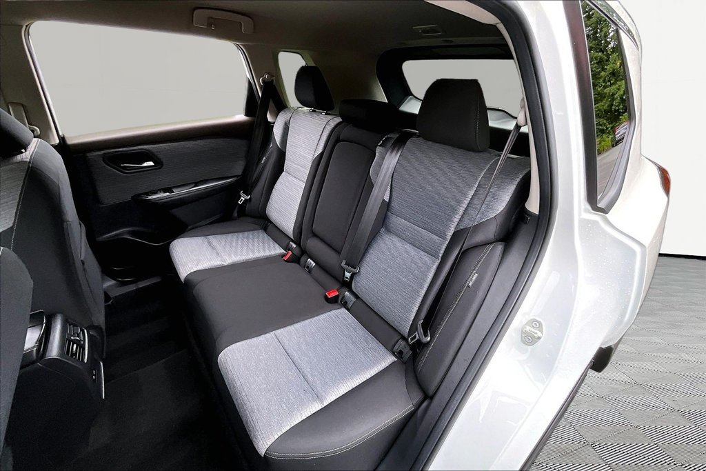 Used 2023 Nissan Rogue SV AWD/4WD image 19