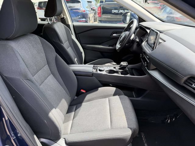Used 2024 Nissan Rogue SV AWD/4WD image 12
