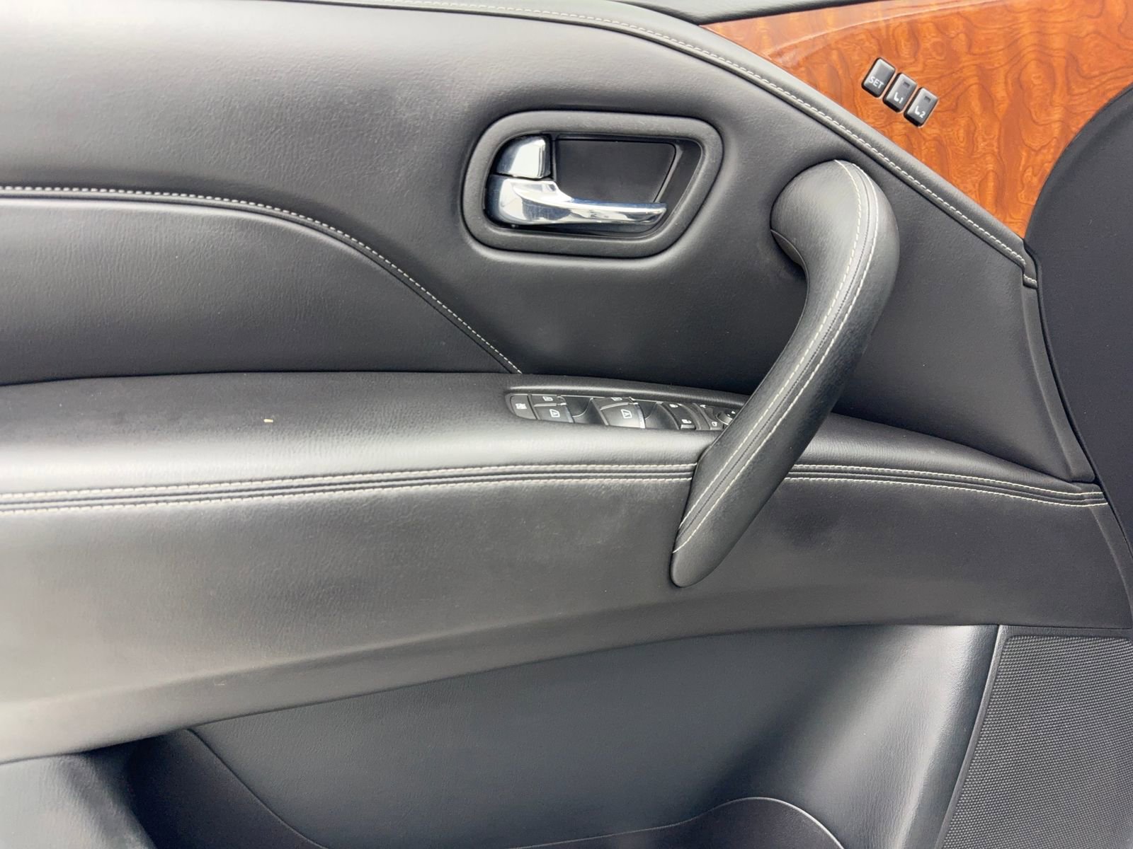 Used 2018 INFINITI QX80 2WD w/ Driver Assistance Package image 37