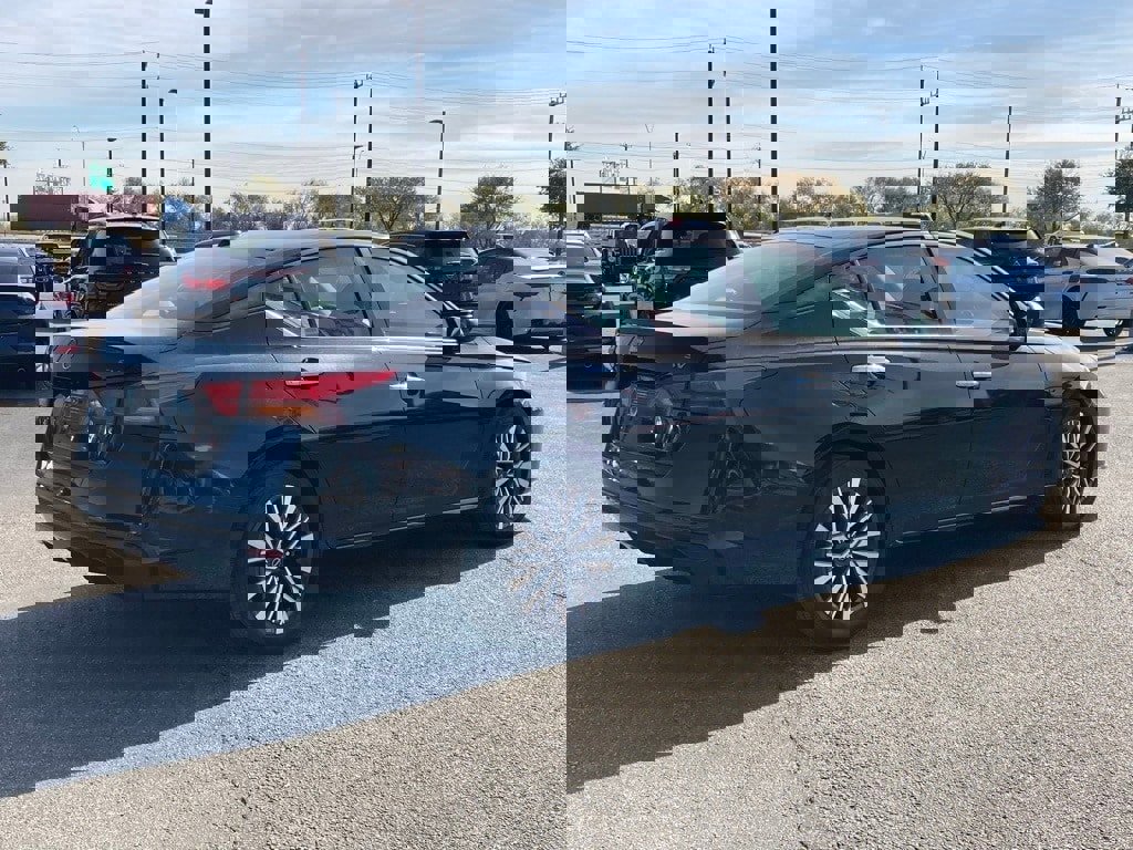 Used 2024 Nissan Altima 2.5 SV image 5