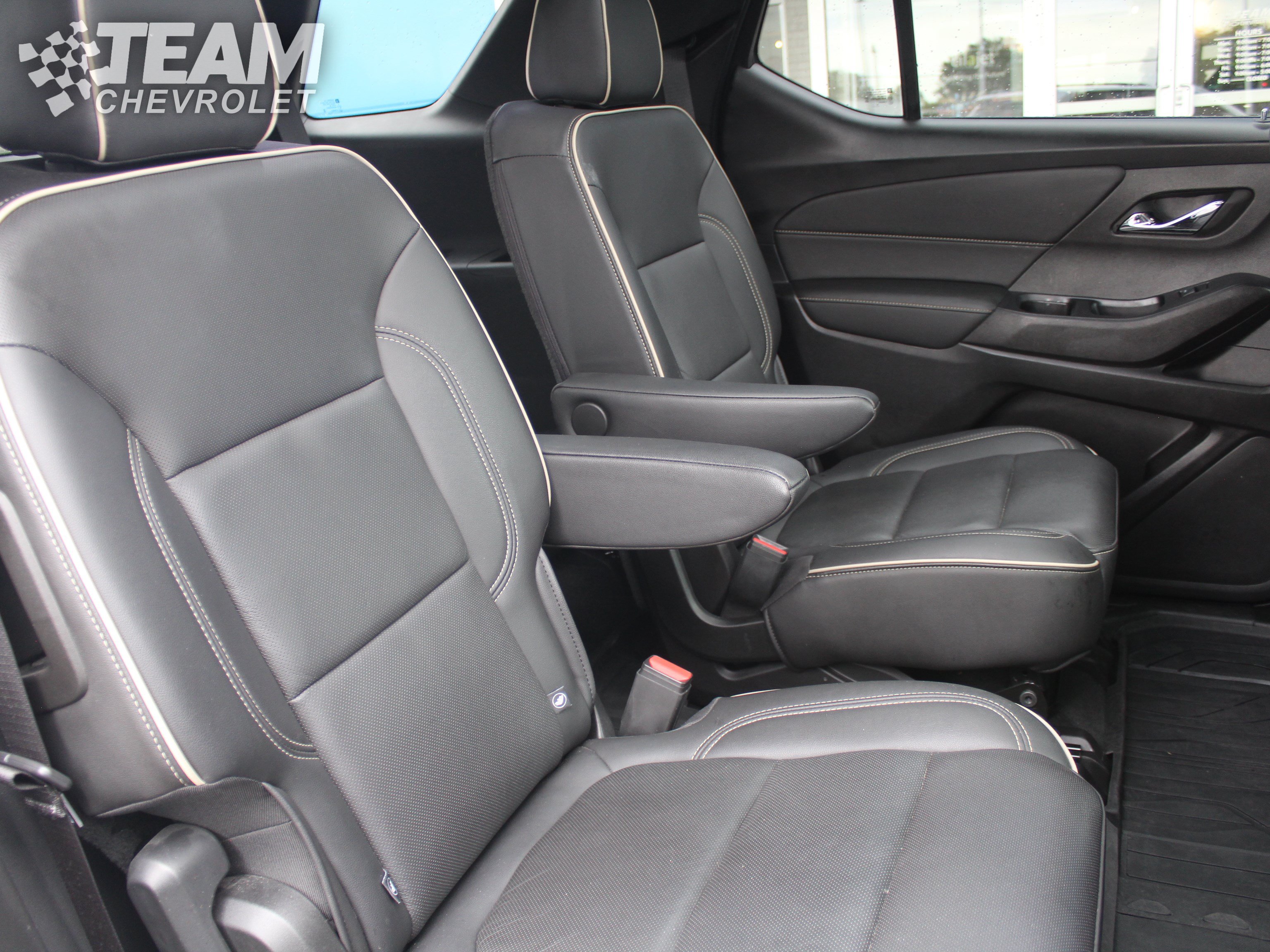 Used 2022 Chevrolet Traverse Premier w/ Redline Edition AWD/4WD image 29
