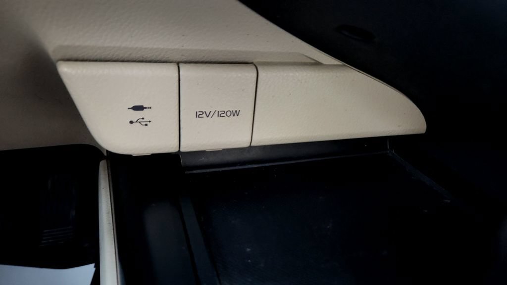 Certified 2018 Toyota Camry LE FWD image 34