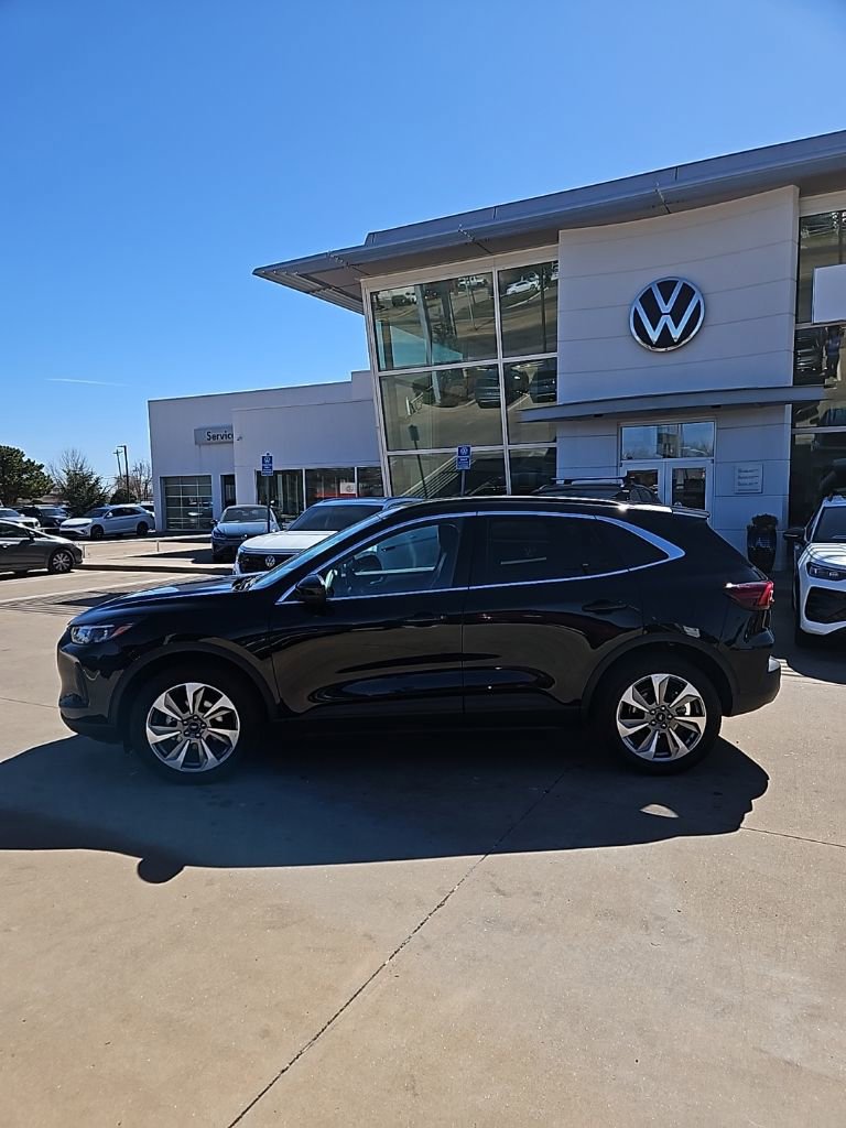 Used 2025 Ford Escape Platinum image 8