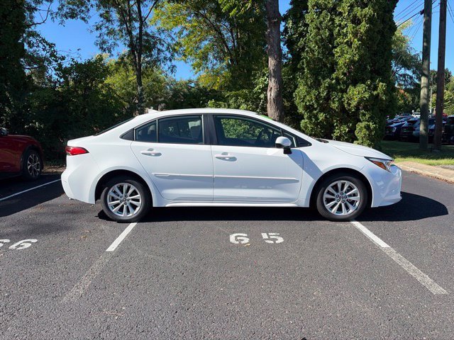 Used 2026 Toyota Corolla LE w/ LE Premium Package FWD image 3
